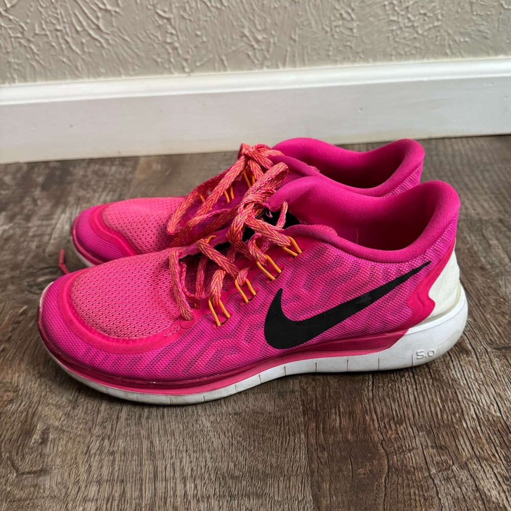 Nike Free Women’s Running Shoes Pink Size 8.5 | Bright Pink Athletic Tennis Shoe